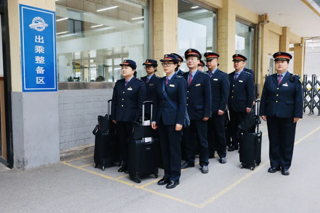 又慢又暖!30年,铁路夫妻值乘同一趟列车 又慢又暖!30年,铁路夫妻值乘同一趟列车