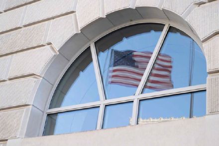 美一收容所发生持刀袭击事件,12人受伤 美一收容所发生持刀袭击事件,12人受伤