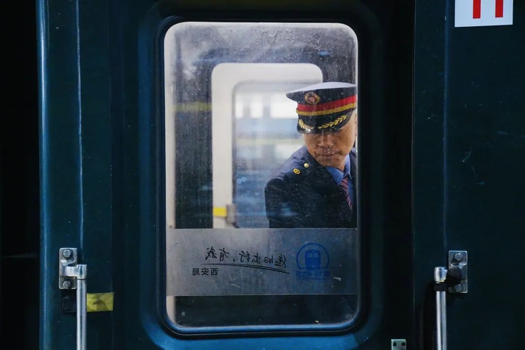 又慢又暖!30年,铁路夫妻值乘同一趟列车 又慢又暖!30年,铁路夫妻值乘同一趟列车