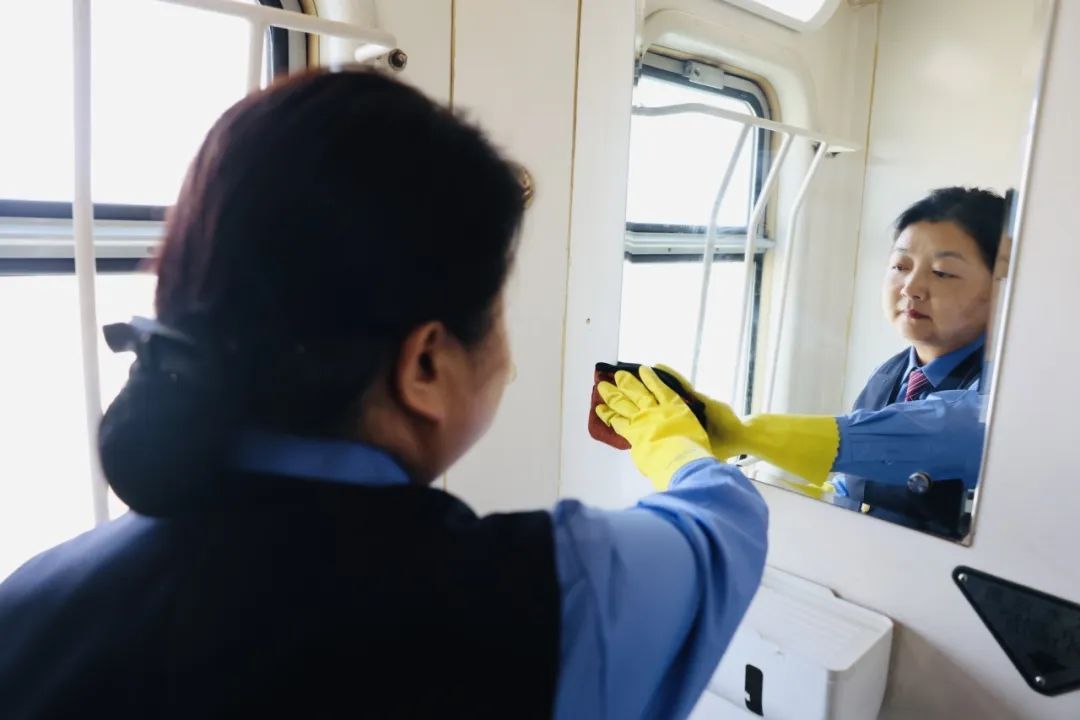 又慢又暖!30年,铁路夫妻值乘同一趟列车 又慢又暖!30年,铁路夫妻值乘同一趟列车