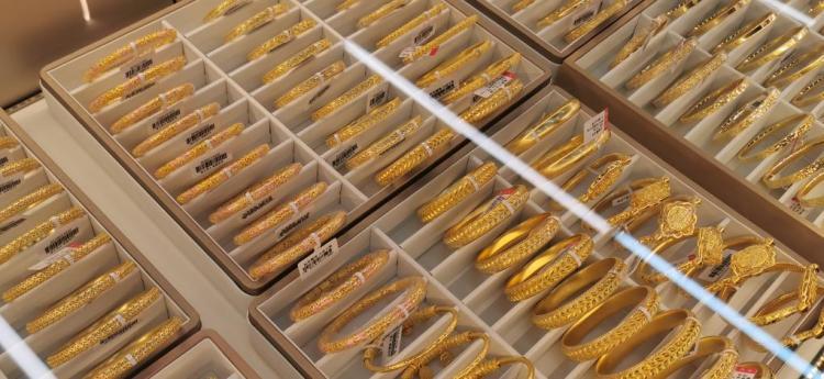 新华调查丨“金包银”火了,能放心“入”吗? 新华调查丨“金包银”火了,能放心“入”吗?