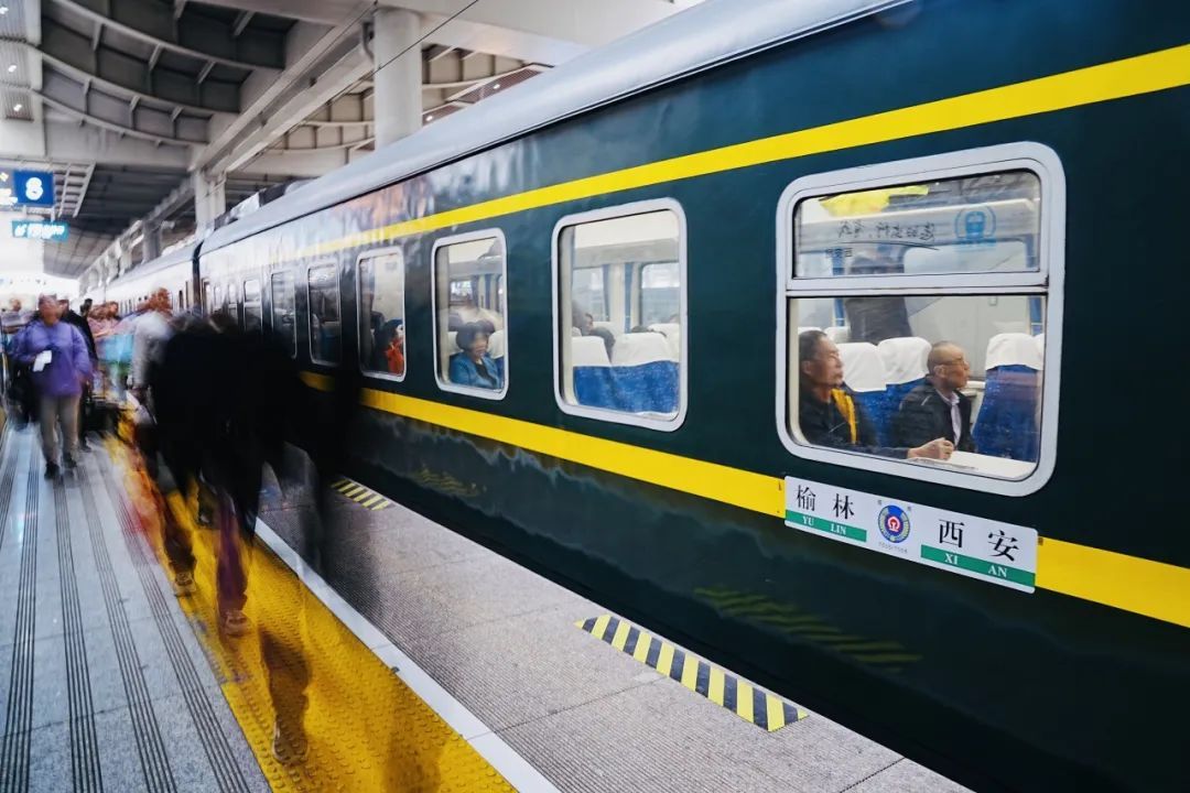 又慢又暖!30年,铁路夫妻值乘同一趟列车 又慢又暖!30年,铁路夫妻值乘同一趟列车