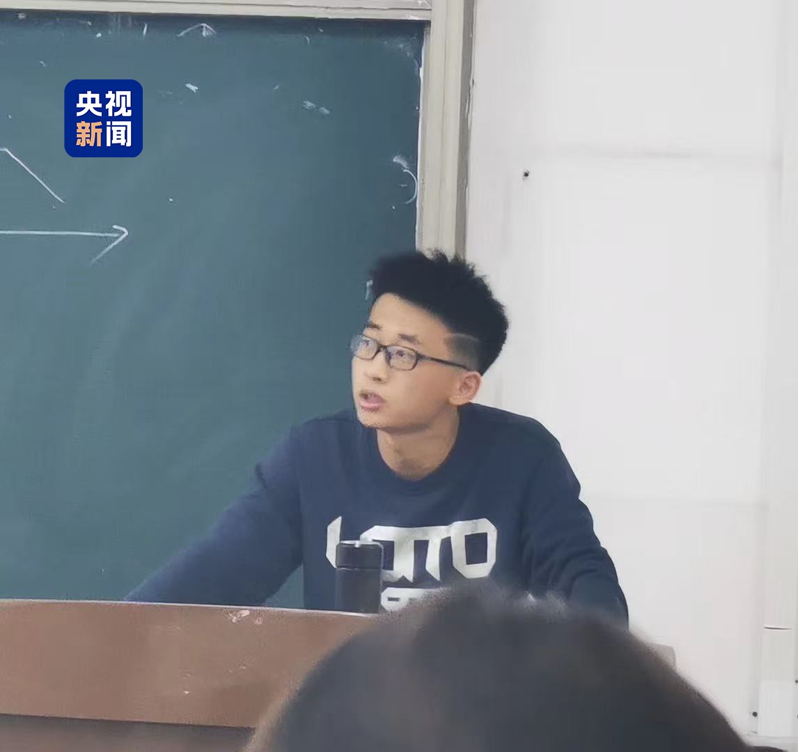 “这个地理老师有两把刷子!” “这个地理老师有两把刷子!”