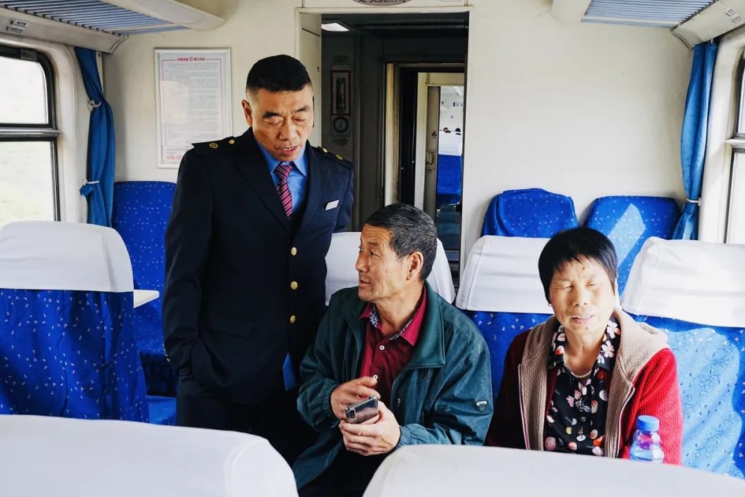 又慢又暖!30年,铁路夫妻值乘同一趟列车 又慢又暖!30年,铁路夫妻值乘同一趟列车
