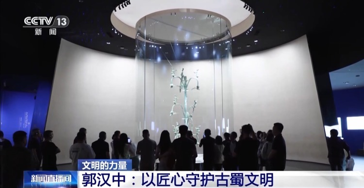 “左手握焊枪右手敲代码” 在三星堆修文物的他成了大“发明家”