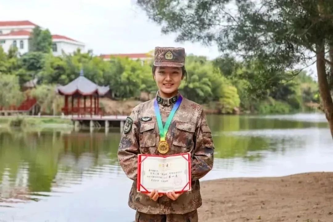 被誉为“军营版迪丽热巴”的她,获全国表彰! 被誉为“军营版迪丽热巴”的她,获全国表彰!