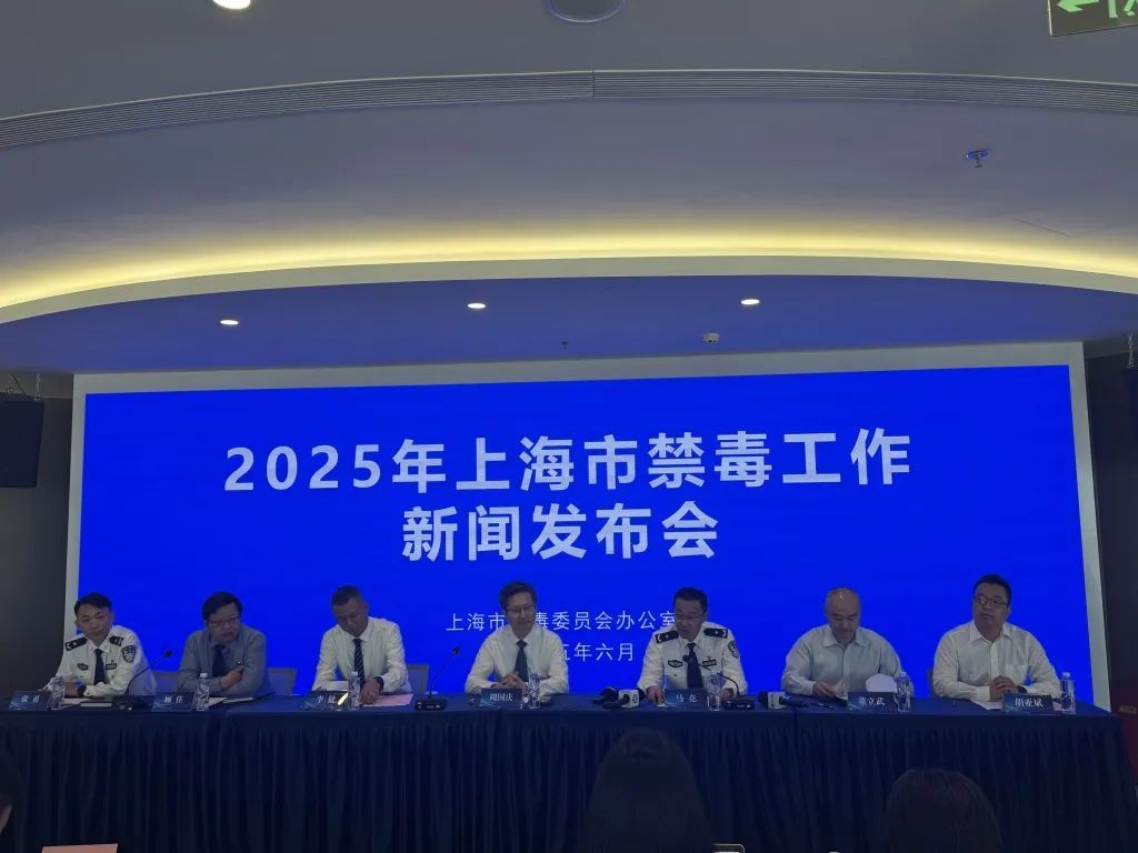 胡歌，有新身份