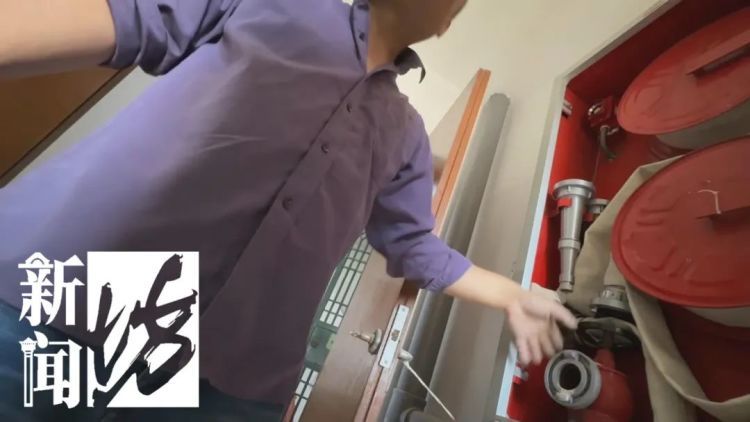 太危险!上海一八旬老伯家中突发火情,消防员破门后震惊,“帮凶”竟然是…… 太危险!上海一八旬老伯家中突发火情,消防员破门后震惊,“帮凶”竟然是……