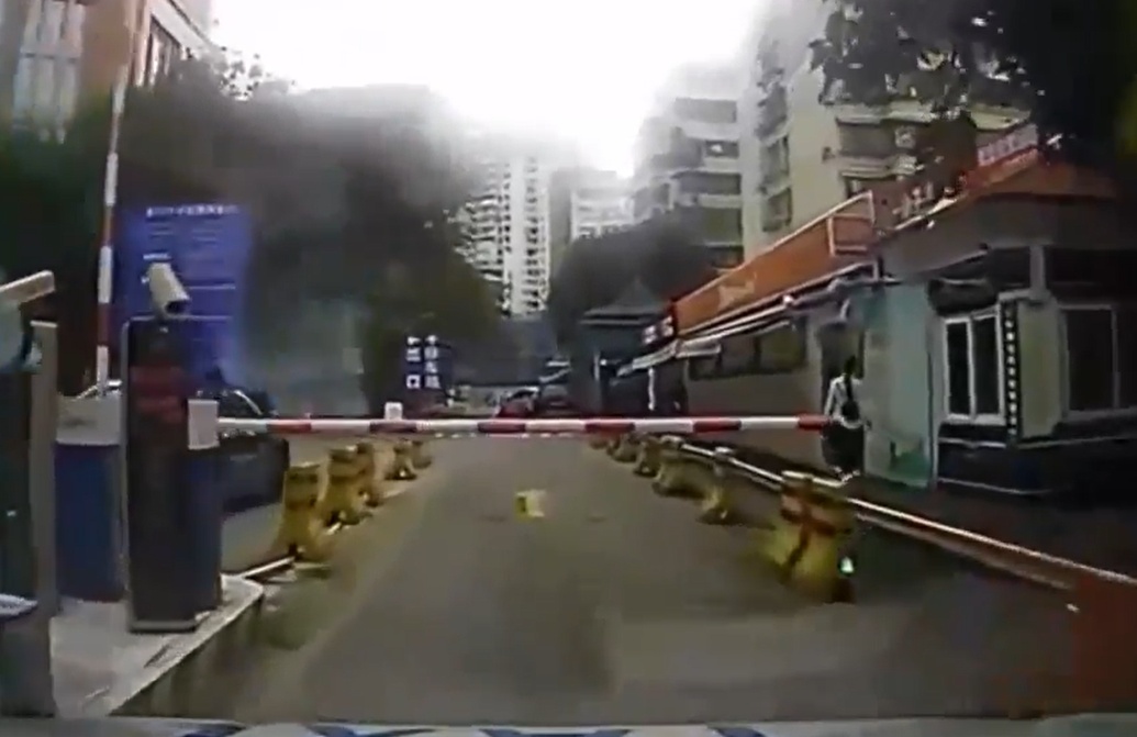 厦门岛内突发！幼童昏厥，的士司机连闯红灯紧急送医！