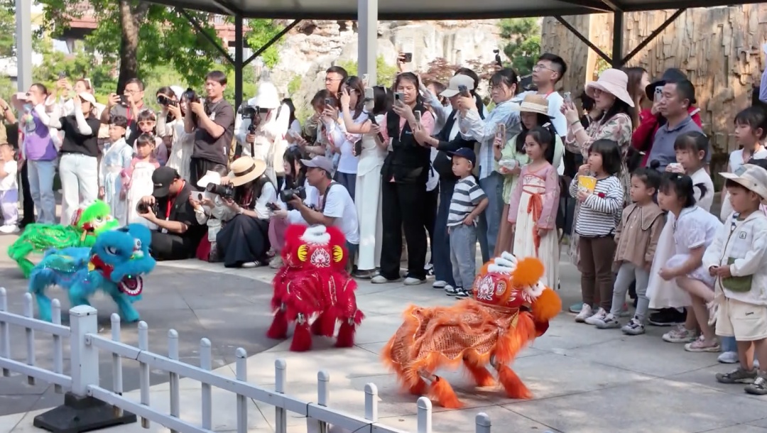 “9.9元门票+萝卜干炒饭”套餐,“苏超”太香了! “9.9元门票+萝卜干炒饭”套餐,“苏超”太香了!