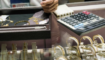 克价一夜涨20元,金饰价格最高升至1024元 克价一夜涨20元,金饰价格最高升至1024元