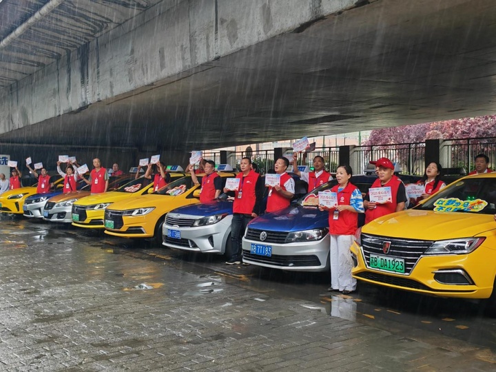 护航江苏学子“赶考路”!全省爱心送考服务可这样预约→ 护航江苏学子“赶考路”!全省爱心送考服务可这样预约→