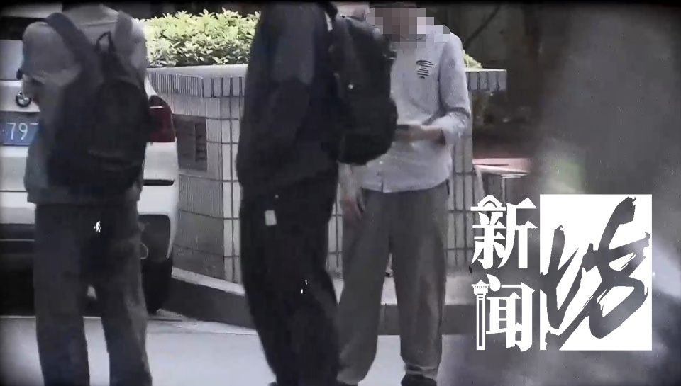 一眼看穿！上海爷叔报警：这两人极为奇怪！警方一查，果然不对劲→