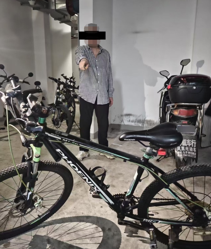 男子频频对路边自行车下手,原因令人震惊!被抓时称,“就等着你们来找我了” 男子频频对路边自行车下手,原因令人震惊!被抓时称,“就等着你们来找我了”