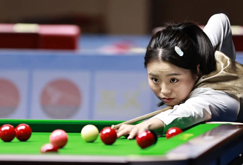 卫冕女子斯诺克世锦赛冠军,白雨露说下一个目标是世界第一 卫冕女子斯诺克世锦赛冠军,白雨露说下一个目标是世界第一