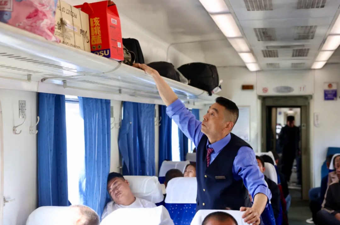 又慢又暖!30年,铁路夫妻值乘同一趟列车 又慢又暖!30年,铁路夫妻值乘同一趟列车