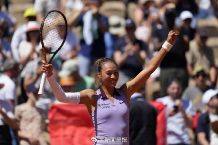 今日17时郑钦文再战萨巴伦卡 郑钦文刚在红土赢过萨巴伦卡 今日17时郑钦文再战萨巴伦卡 郑钦文刚在红土赢过萨巴伦卡