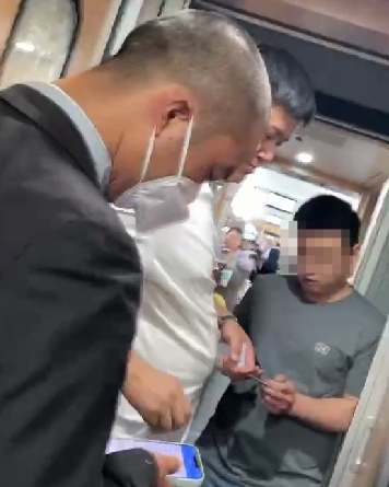 南京至扬州东方向出现故障车,经抢修已恢复通行 南京至扬州东方向出现故障车,经抢修已恢复通行