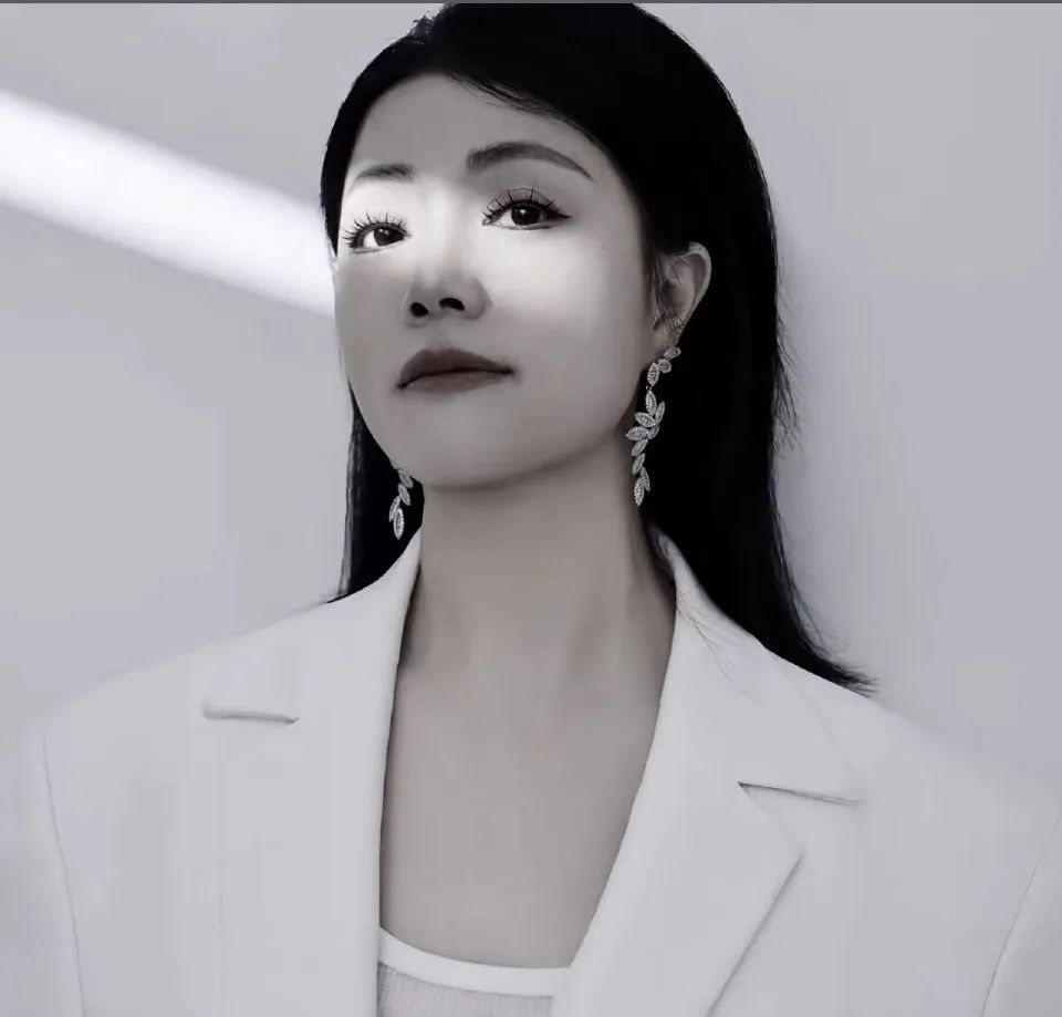 女歌手突发脑溢血去世,年仅48岁 女歌手突发脑溢血去世,年仅48岁