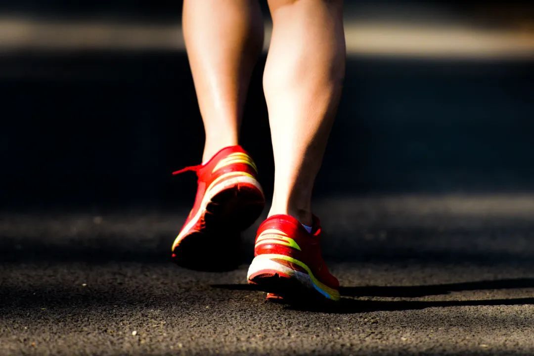 改变一个走路方式,降低多种疾病风险!记住这3点效果翻倍 改变一个走路方式,降低多种疾病风险!记住这3点效果翻倍