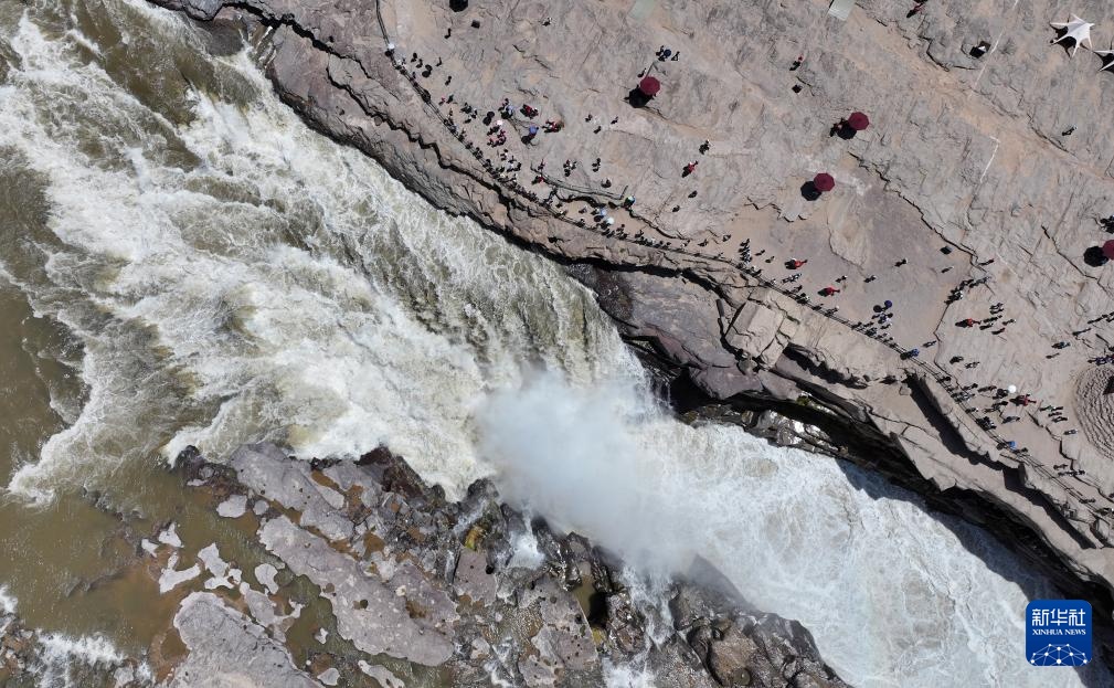 夏日壶口瀑布奔腾壮美 夏日壶口瀑布奔腾壮美