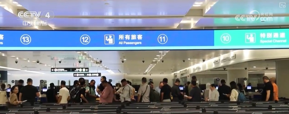 传统文化“圈粉”外国友人 “手信新宠”凭借独特魅力激发入境消费活力 传统文化“圈粉”外国友人 “手信新宠”凭借独特魅力激发入境消费活力