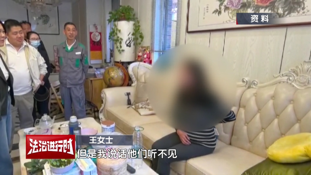 女子在独栋别墅电梯内被困33小时,绝望之际快递小哥听到了呼救声 女子在独栋别墅电梯内被困33小时,绝望之际快递小哥听到了呼救声