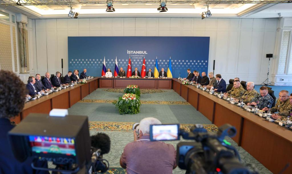 国际观察丨双线交锋激烈博弈,俄乌谈判考验政治耐力 国际观察丨双线交锋激烈博弈,俄乌谈判考验政治耐力