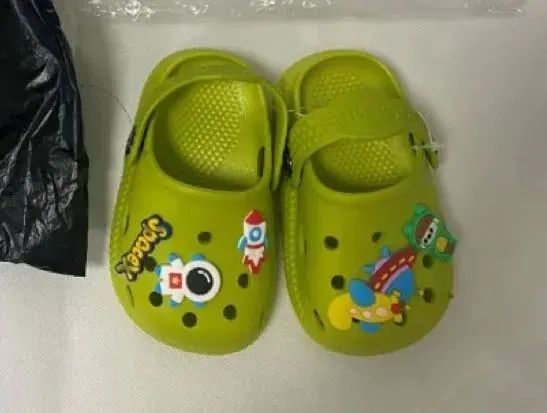 超标509倍！这种“毒拖鞋” 易致孩子性早熟，赶紧扔