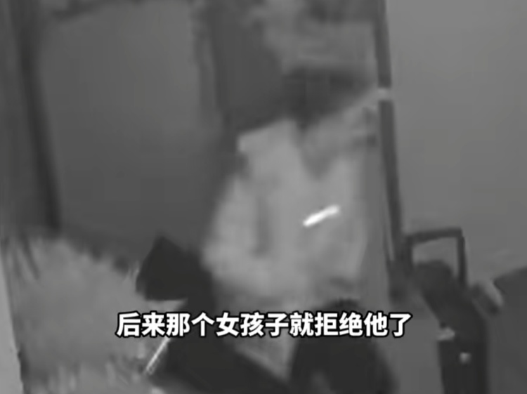 男子第一次见面就表白,凌晨3点疯狂敲门后拿出撬门工具 男子第一次见面就表白,凌晨3点疯狂敲门后拿出撬门工具