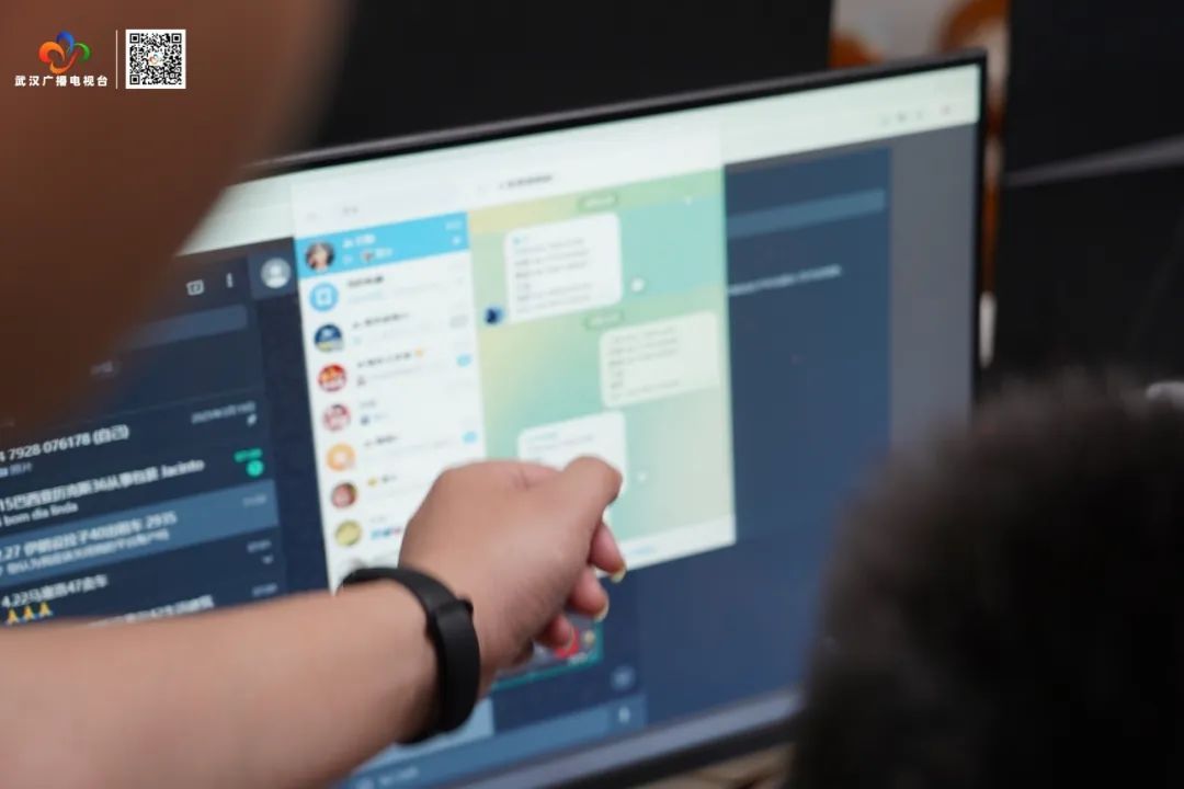 雷霆出击!武汉警方一举抓获32名“白富美” 雷霆出击!武汉警方一举抓获32名“白富美”