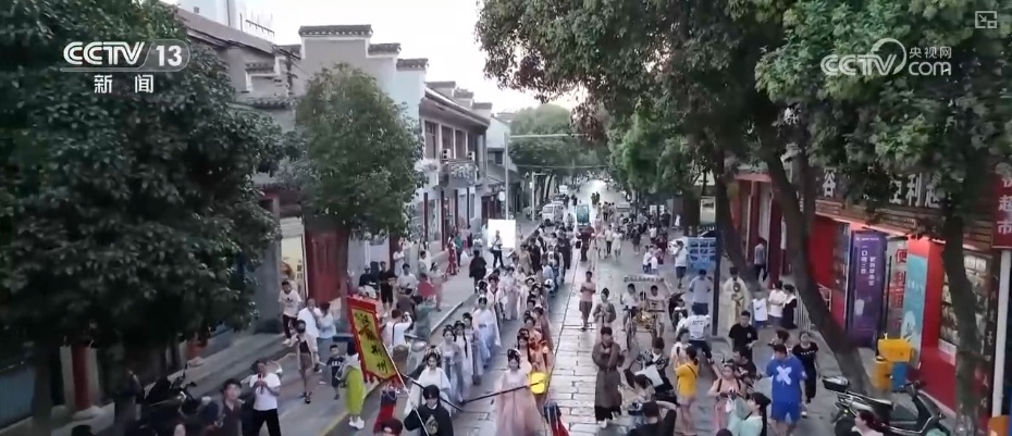 文化“活起来”经济“火起来” “传统节日+”让“老”传统蝶变“新”风口 文化“活起来”经济“火起来” “传统节日+”让“老”传统蝶变“新”风口