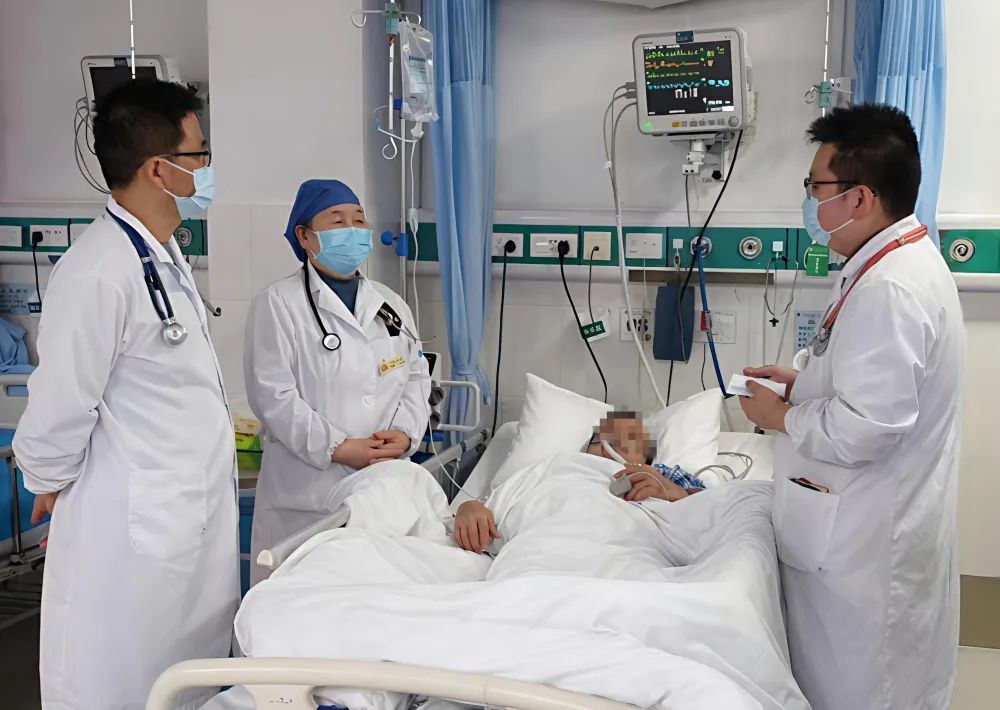 吃席后高热出血!近期活动频繁,警惕感染风险 吃席后高热出血!近期活动频繁,警惕感染风险