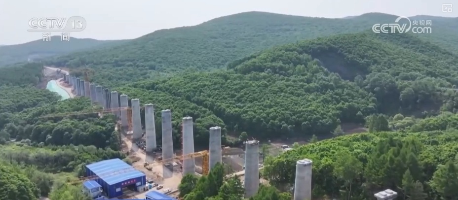 “钢铁驼队”势头强劲保障全球供应链稳定 为经济发展插上腾飞“翅膀” “钢铁驼队”势头强劲保障全球供应链稳定 为经济发展插上腾飞“翅膀”