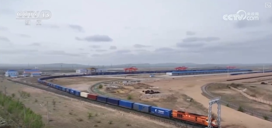 “钢铁驼队”势头强劲保障全球供应链稳定 为经济发展插上腾飞“翅膀” “钢铁驼队”势头强劲保障全球供应链稳定 为经济发展插上腾飞“翅膀”