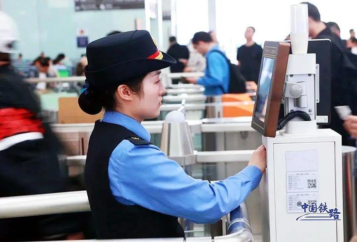 高铁列车“飙车”?官方解答来了! 高铁列车“飙车”?官方解答来了!