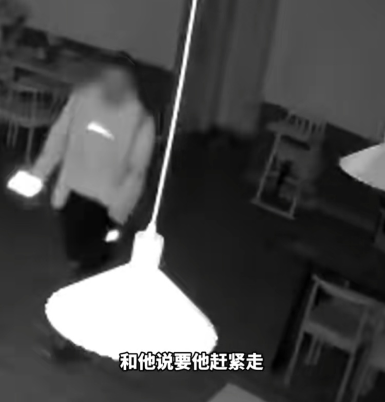 男子第一次见面就表白,凌晨3点疯狂敲门后拿出撬门工具 男子第一次见面就表白,凌晨3点疯狂敲门后拿出撬门工具