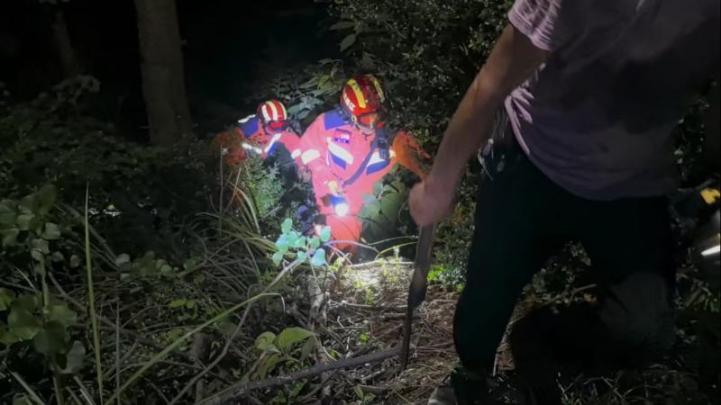 江西吉安:男子采杨梅迷失深山 多方连夜搜救 江西吉安:男子采杨梅迷失深山 多方连夜搜救