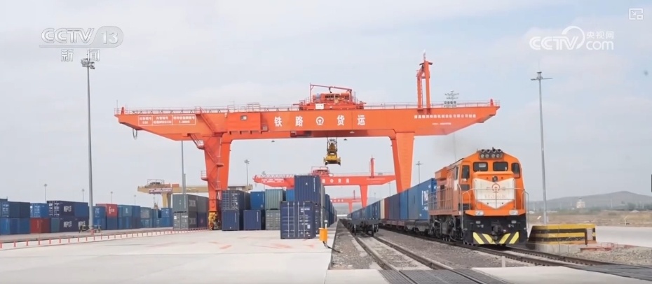 “钢铁驼队”势头强劲保障全球供应链稳定 为经济发展插上腾飞“翅膀” “钢铁驼队”势头强劲保障全球供应链稳定 为经济发展插上腾飞“翅膀”