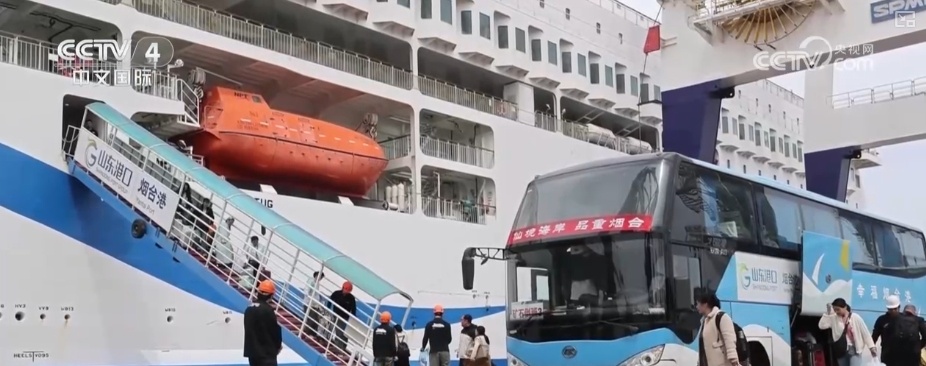 传统文化“圈粉”外国友人 “手信新宠”凭借独特魅力激发入境消费活力 传统文化“圈粉”外国友人 “手信新宠”凭借独特魅力激发入境消费活力