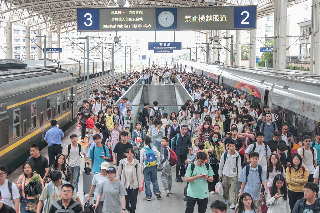 累计发送旅客7875.2万人次,端午假期铁路运输创新高 累计发送旅客7875.2万人次,端午假期铁路运输创新高