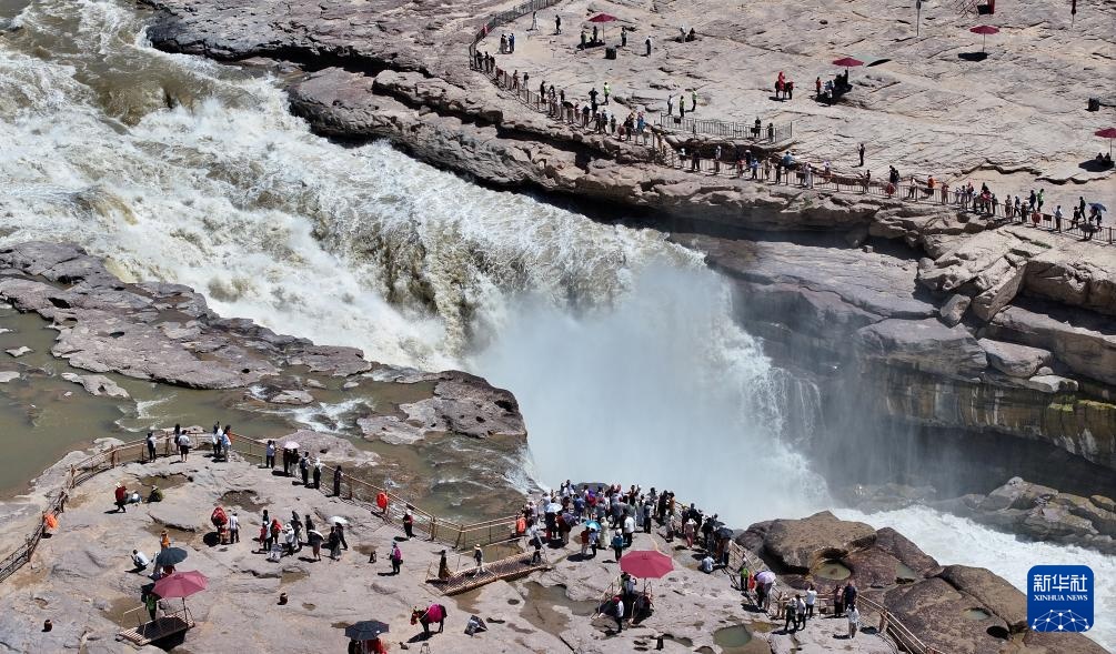 夏日壶口瀑布奔腾壮美 夏日壶口瀑布奔腾壮美