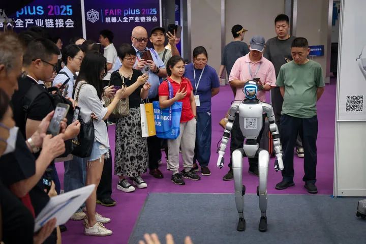 攀向“智能”高峰——访全国政协委员、中国科学院计算技术研究所研究员张云泉 攀向“智能”高峰——访全国政协委员、中国科学院计算技术研究所研究员张云泉