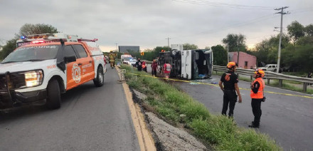 墨西哥发生巴士翻车事故 已致11死21伤 墨西哥发生巴士翻车事故 已致11死21伤