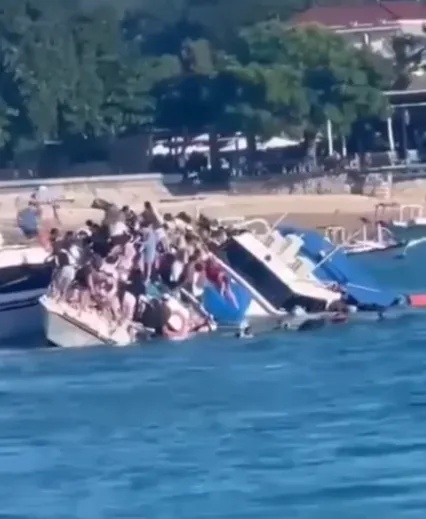 赴巴厘岛一载89人游艇侧翻沉没,乘客仓皇而逃!亲历者:目睹船体沉入海底,有人受伤 赴巴厘岛一载89人游艇侧翻沉没,乘客仓皇而逃!亲历者:目睹船体沉入海底,有人受伤