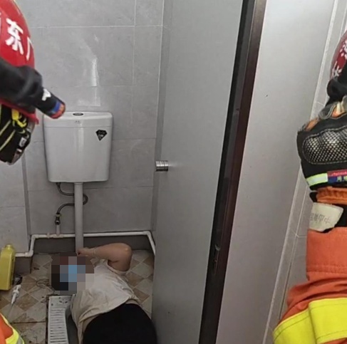 吓人!天花板上怎么伸出来一只手?🤯 吓人!天花板上怎么伸出来一只手?🤯