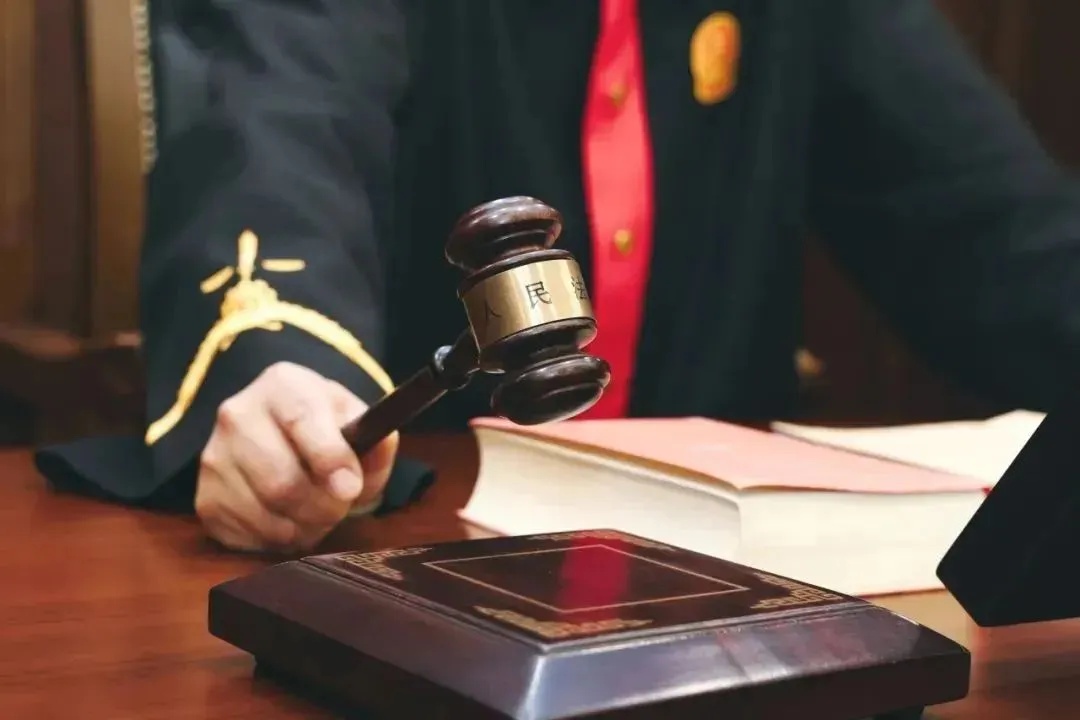 女子请假陪女儿高考被开除,官司一路打到高院 女子请假陪女儿高考被开除,官司一路打到高院