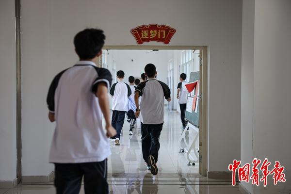 越过晨昏 奔赴山海