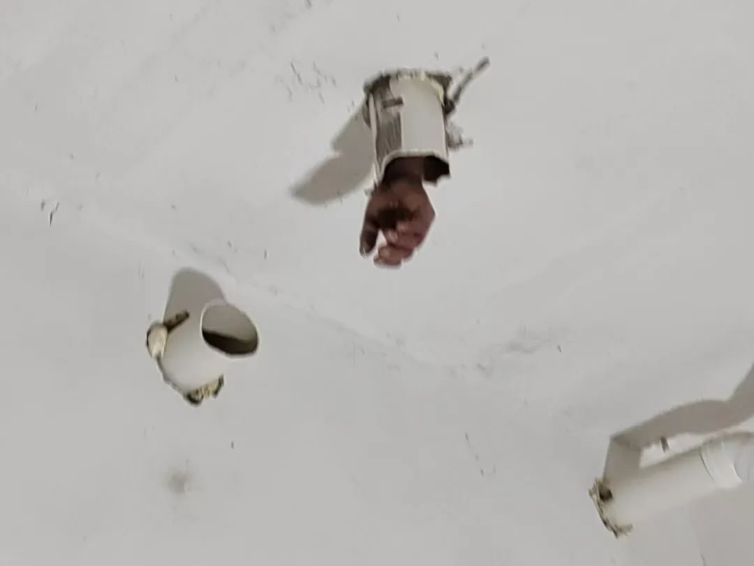 吓人!天花板上怎么伸出来一只手?🤯 吓人!天花板上怎么伸出来一只手?🤯