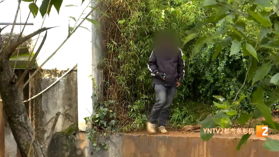 嚣张！盘龙江禁渔区，有人一边捞一边卖！